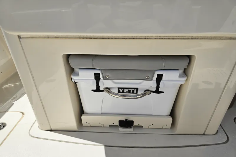 Slide: The Image of Scout 305LXF 2024 - 40