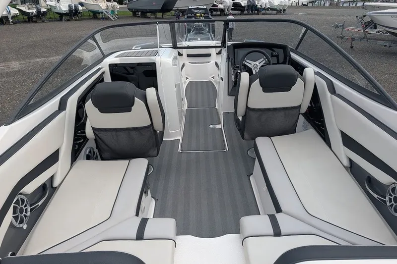 Slide: The Image of Yamaha 242 Limited S 2019 - 7