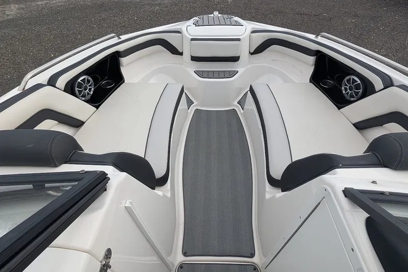 Slide: The Image of Yamaha 242 Limited S 2019 - 19