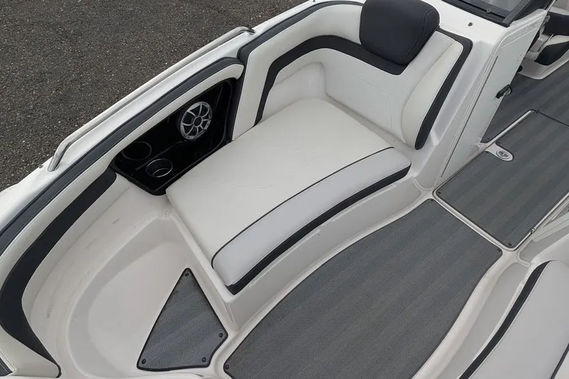 Slide: The Image of Yamaha 242 Limited S 2019 - 20