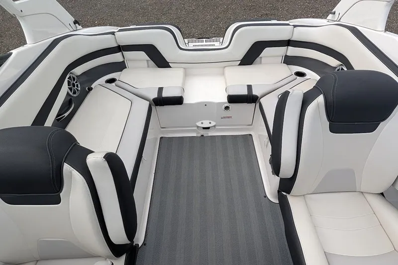 Slide: The Image of Yamaha 242 Limited S 2019 - 8