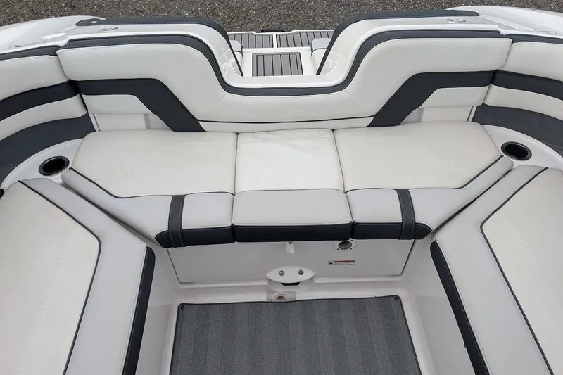 Slide: The Image of Yamaha 242 Limited S 2019 - 9