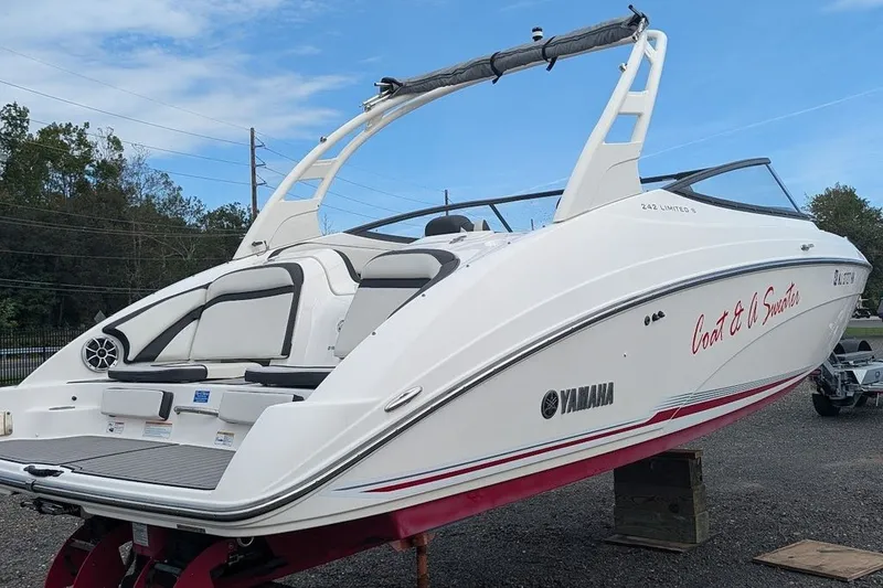 Slide: The Image of Yamaha 242 Limited S 2019 - 2