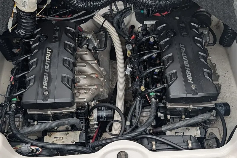 Slide: The Image of Yamaha 242 Limited S 2019 - 11