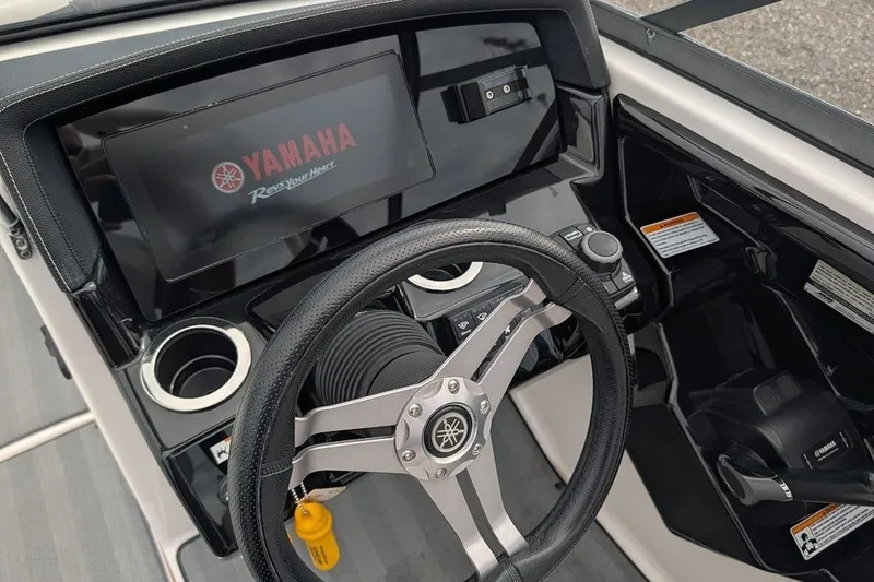 Slide: The Image of Yamaha 242 Limited S 2019 - 15