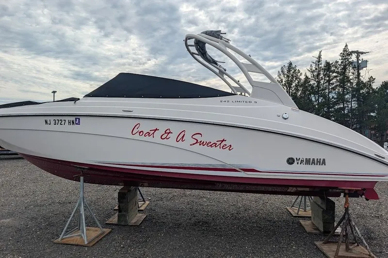 Slide: The Image of Yamaha 242 Limited S 2019 - 27