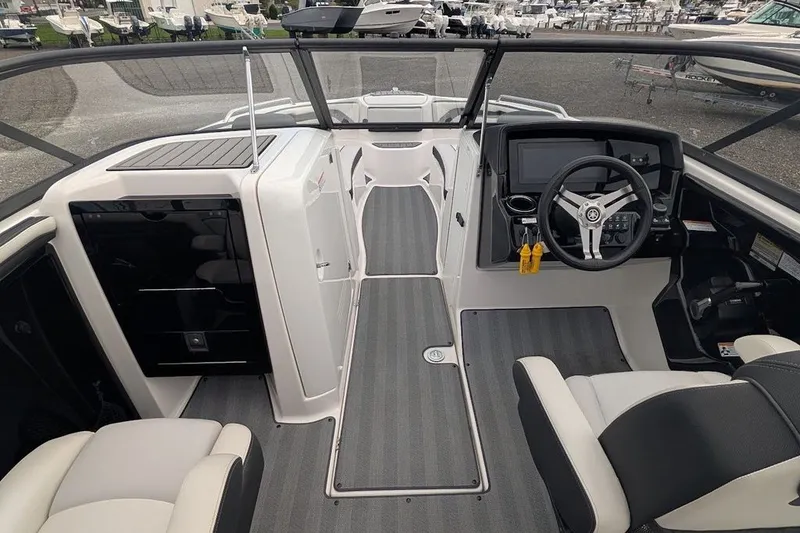 Slide: The Image of Yamaha 242 Limited S 2019 - 12