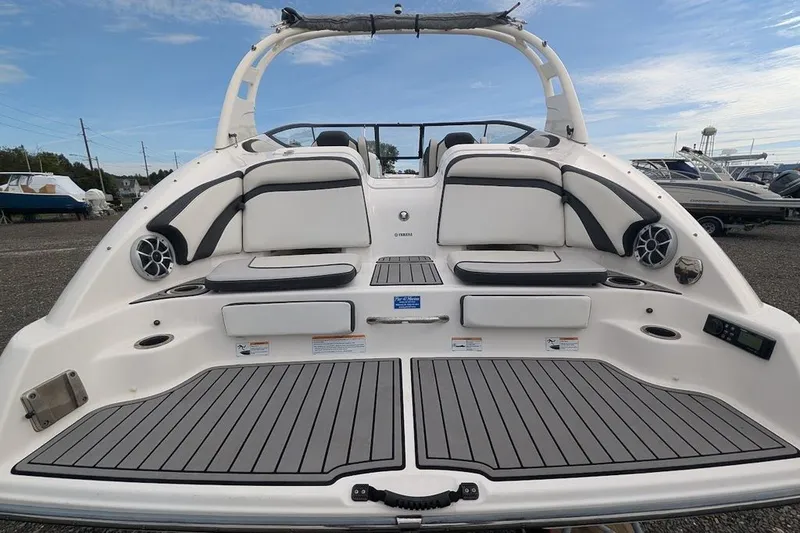 Slide: The Image of Yamaha 242 Limited S 2019 - 5