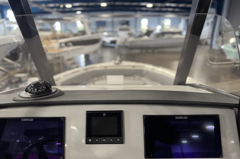 Slide: The Image of Boston Whaler 230 Outrage 2025 - 10