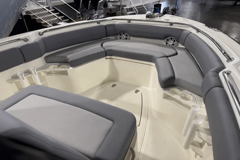 Slide: The Image of Boston Whaler 230 Outrage 2025 - 11