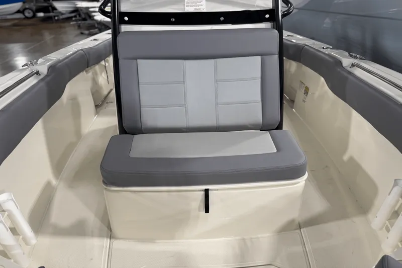 Slide: The Image of Boston Whaler 230 Outrage 2025 - 14