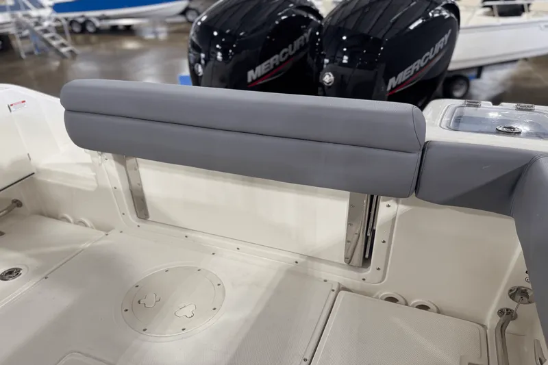 Slide: The Image of Boston Whaler 230 Outrage 2025 - 4