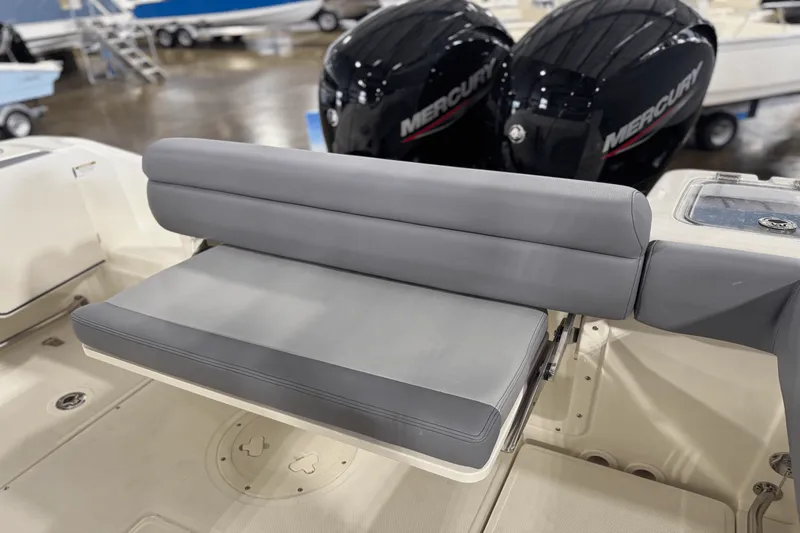 Slide: The Image of Boston Whaler 230 Outrage 2025 - 5