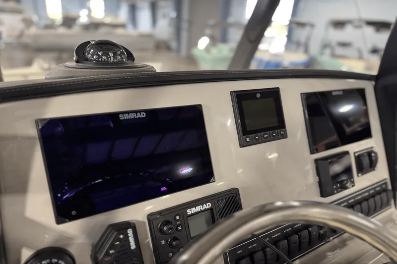 Slide: The Image of Boston Whaler 230 Outrage 2025 - 7