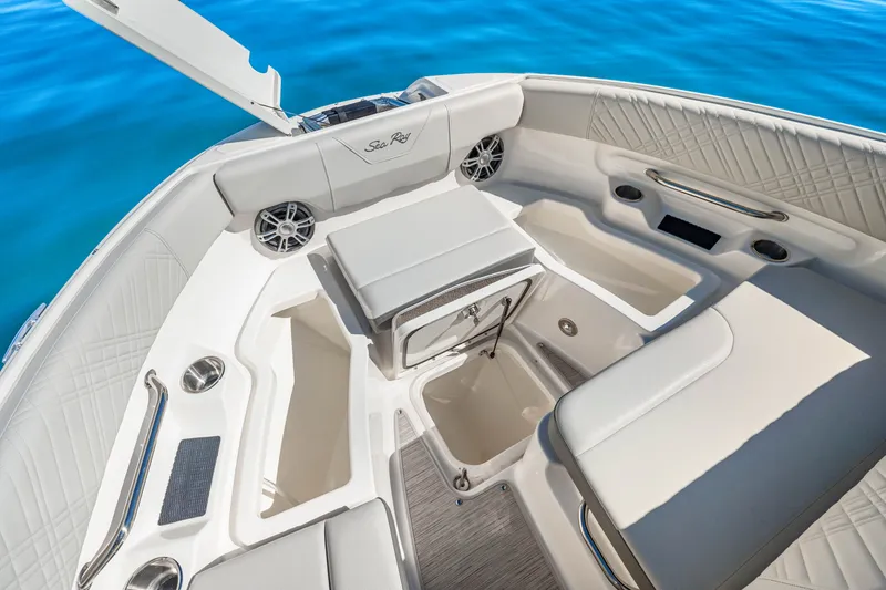 Slide: The Image of Sea Ray SDX 250 Outboard 2025 - 35