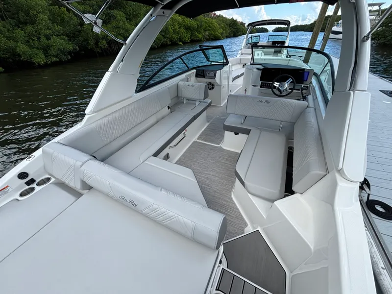 Slide: The Image of Sea Ray SDX 270 Outboard 2025 - 10