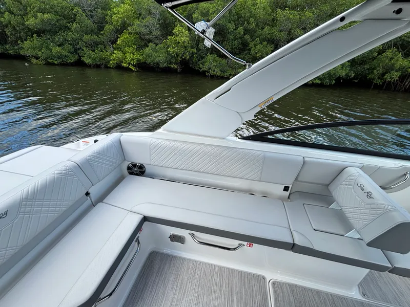 Slide: The Image of Sea Ray SDX 270 Outboard 2025 - 11