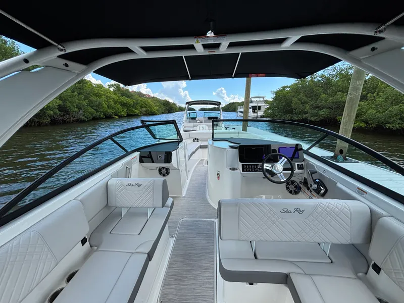 Slide: The Image of Sea Ray SDX 270 Outboard 2025 - 12