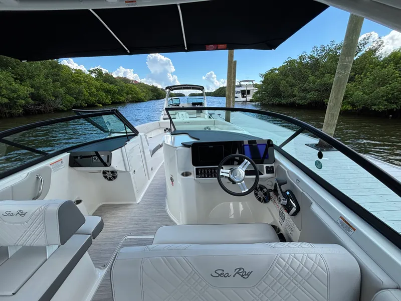 Slide: The Image of Sea Ray SDX 270 Outboard 2025 - 13