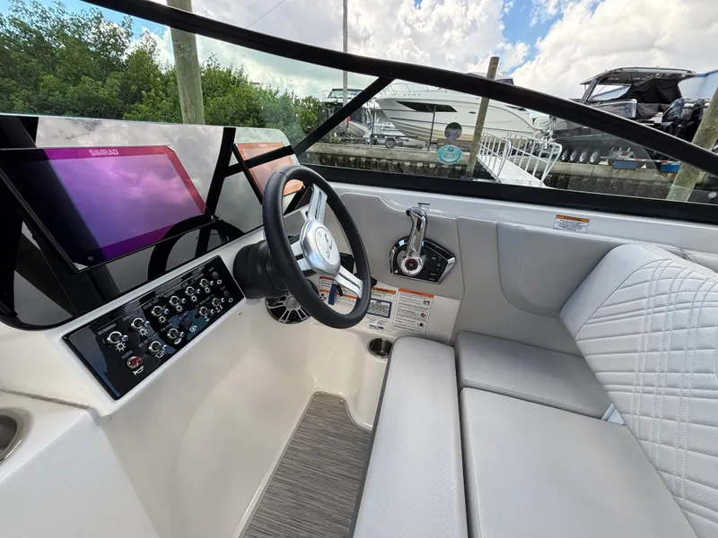 Slide: The Image of Sea Ray SDX 270 Outboard 2025 - 14