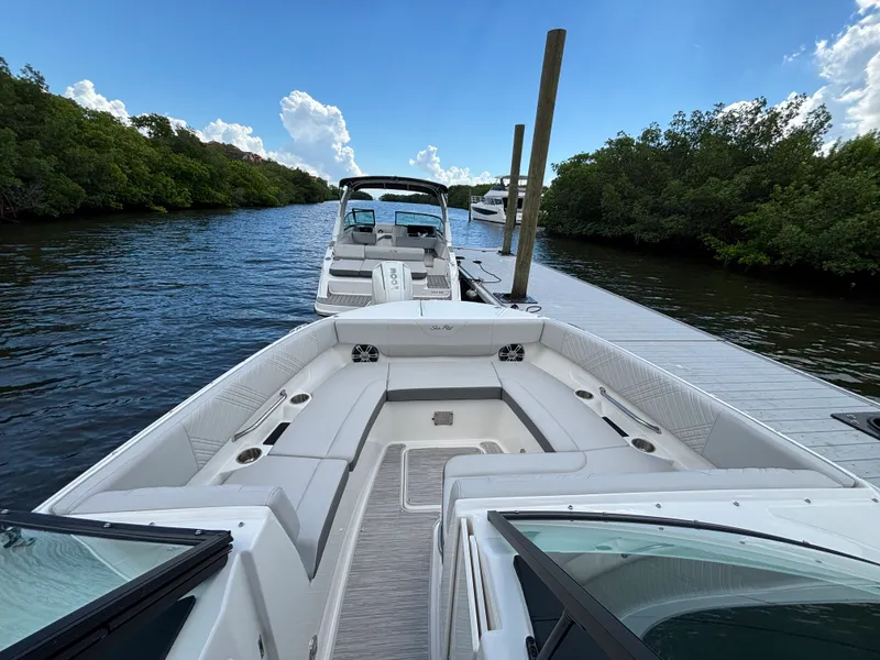 Slide: The Image of Sea Ray SDX 270 Outboard 2025 - 20