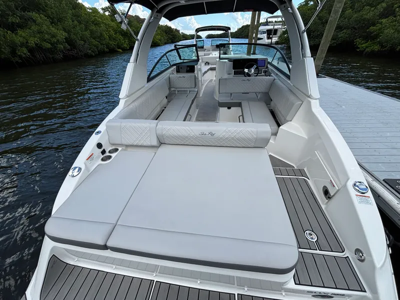 Slide: The Image of Sea Ray SDX 270 Outboard 2025 - 8