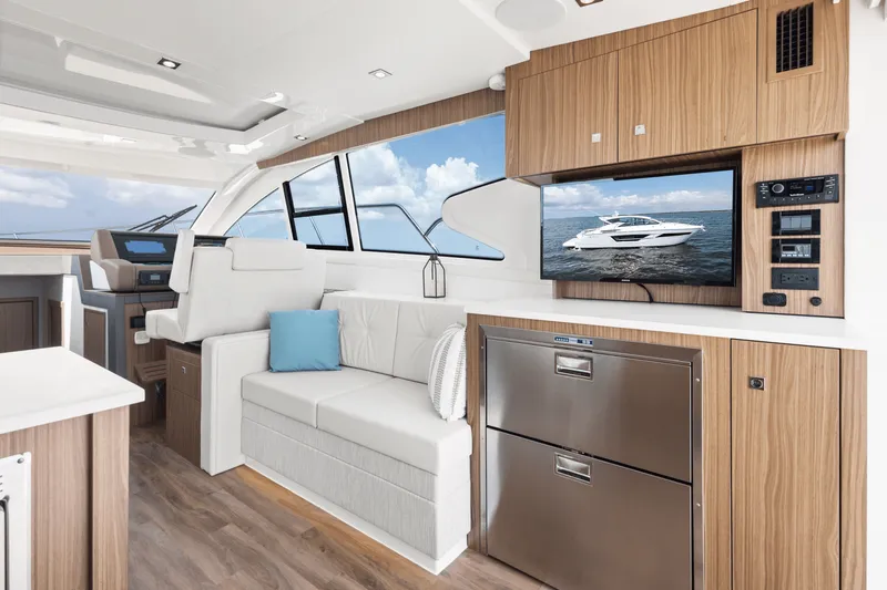 Slide: The Image of Cruisers Yachts 46 Cantius 2025 - 42