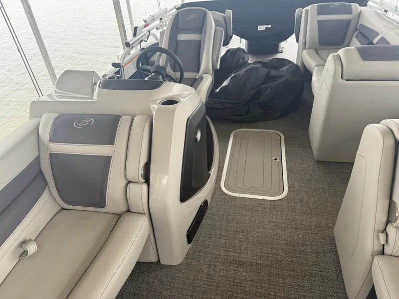 Slide: The Image of Barletta Cabrio 24 Cast n Cruise 2025 - 14