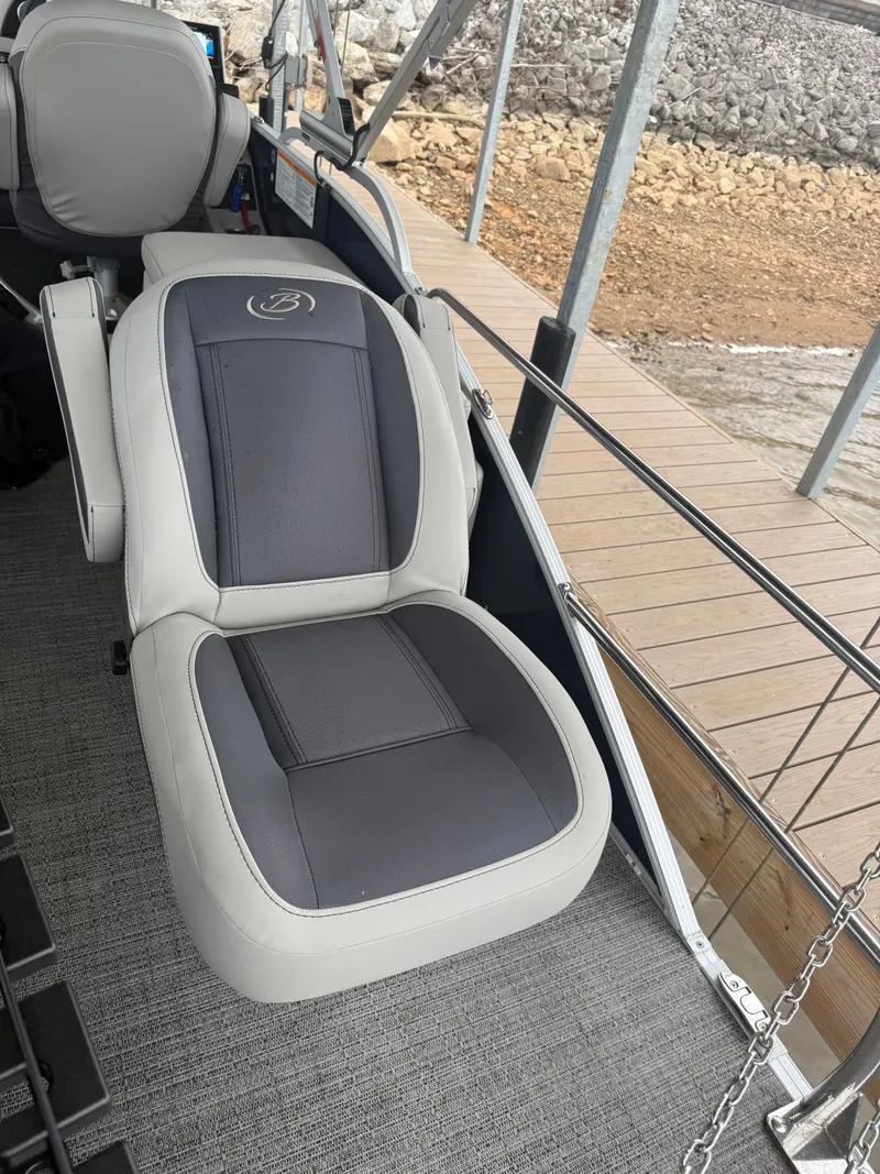 Slide: The Image of Barletta Cabrio 24 Cast n Cruise 2025 - 24