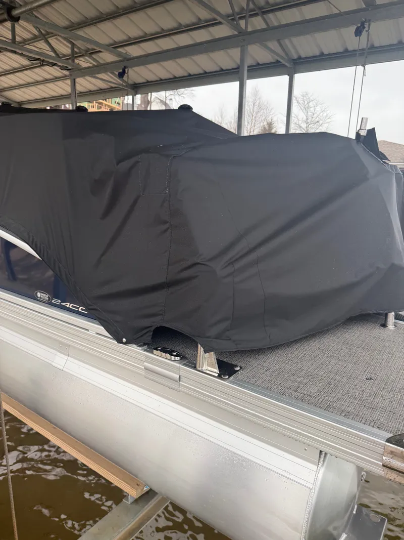 Slide: The Image of Barletta Cabrio 24 Cast n Cruise 2025 - 6