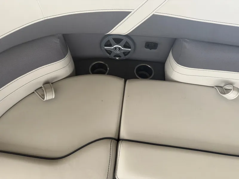 Slide: The Image of Barletta Cabrio 24 Cast n Cruise 2025 - 11