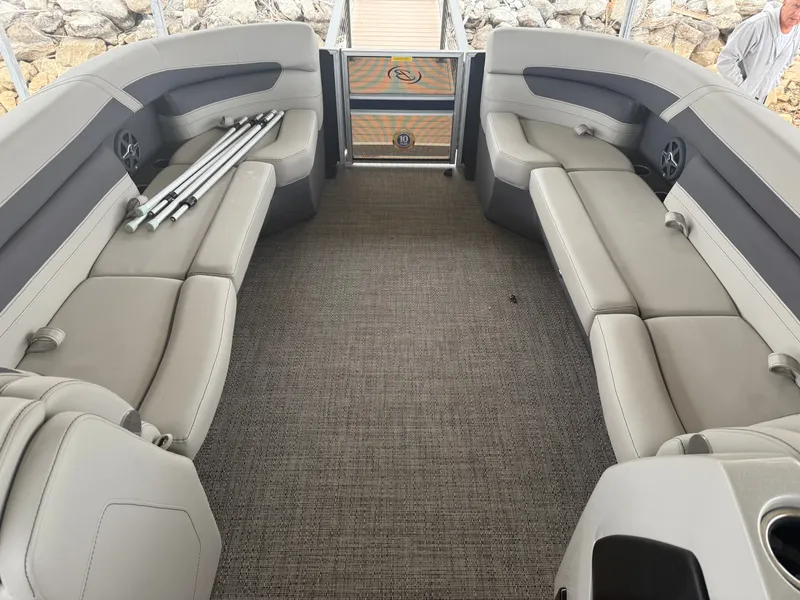 Slide: The Image of Barletta Cabrio 24 Cast n Cruise 2025 - 9