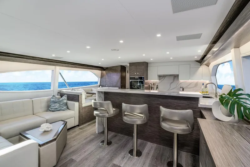 Slide: The Image of Hatteras GT65 Carolina 2023 - 0