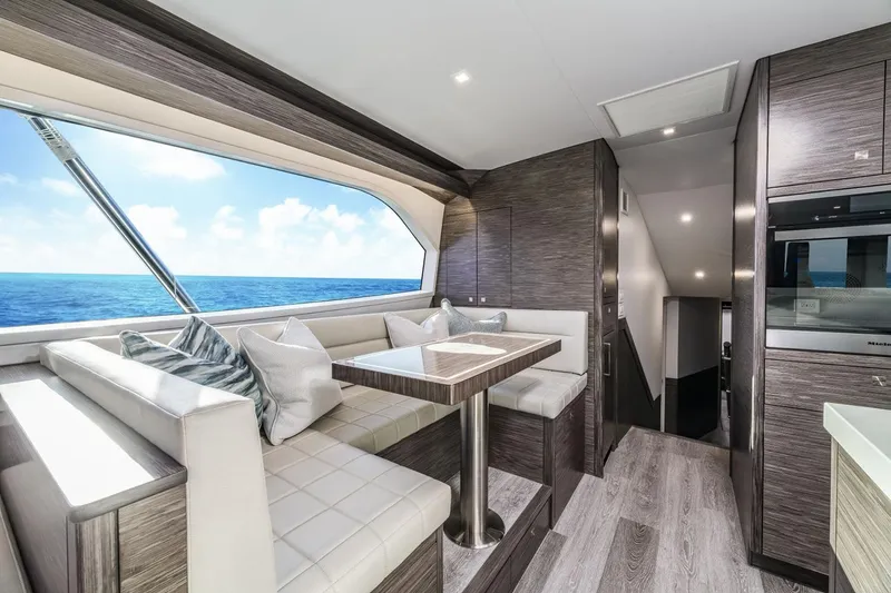 Slide: The Image of Hatteras GT65 Carolina 2023 - 2