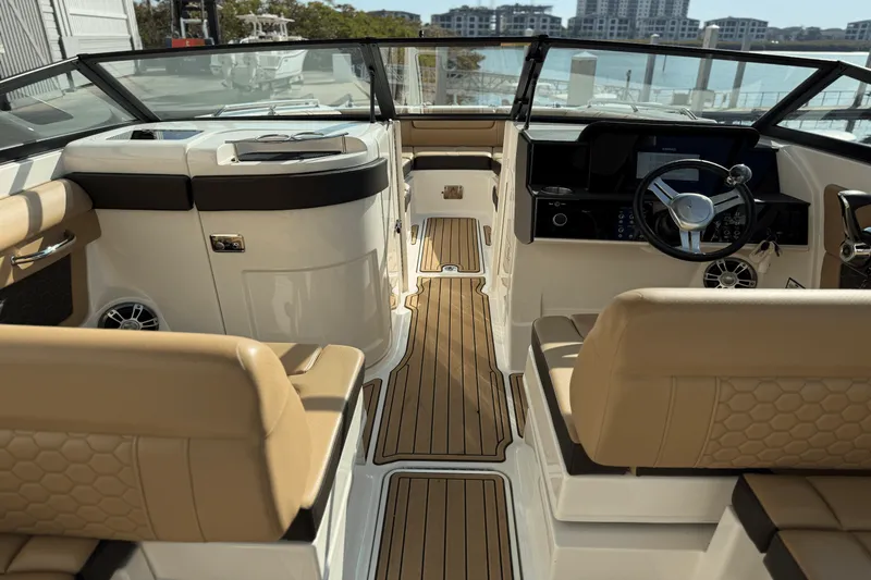 Slide: The Image of Sea Ray 270 SDX-OB 2023 - 39