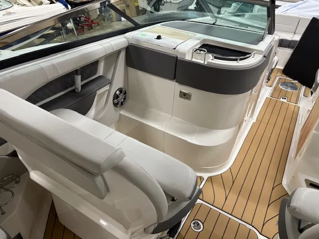 Slide: The Image of Sea Ray 310 SLX 2025 - 3