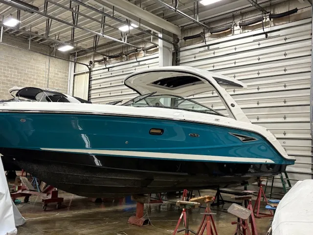 Slide: The Image of Sea Ray 310 SLX 2025 - 8