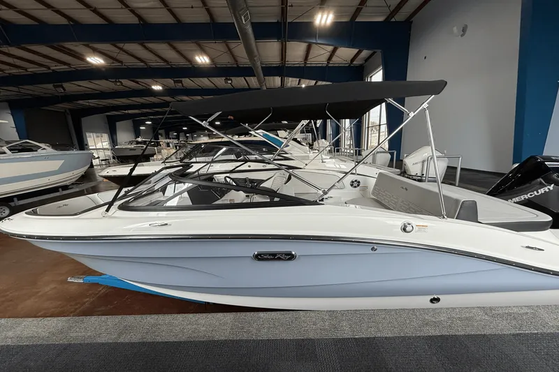 The Image of Sea Ray SPX 210 Outboard 2025 - 0