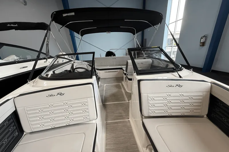 Slide: The Image of Sea Ray SPX 210 Outboard 2025 - 2