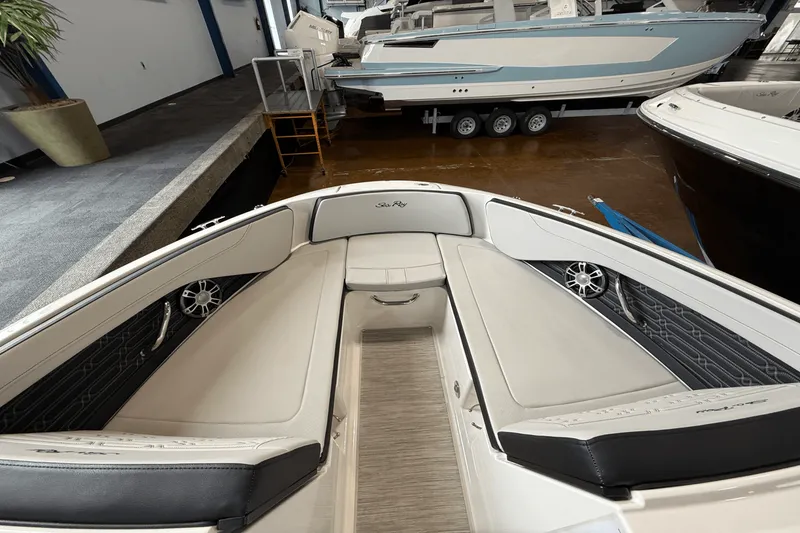 Slide: The Image of Sea Ray SPX 210 Outboard 2025 - 3