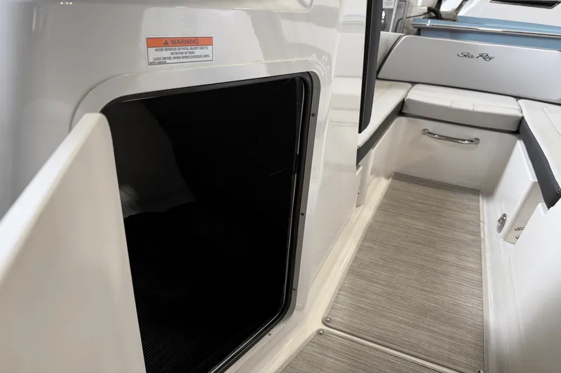 Slide: The Image of Sea Ray SPX 210 Outboard 2025 - 4