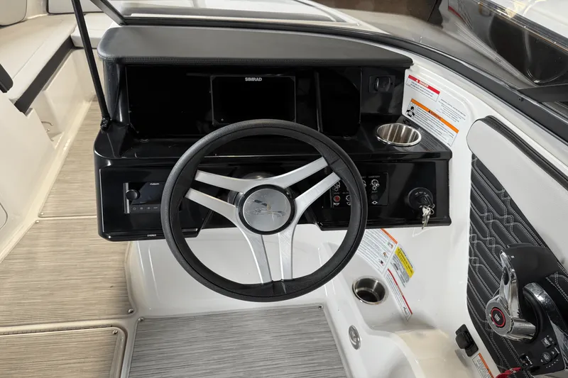 Slide: The Image of Sea Ray SPX 210 Outboard 2025 - 5