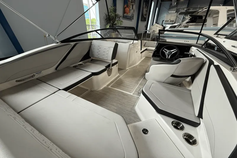 Slide: The Image of Sea Ray SPX 210 Outboard 2025 - 7