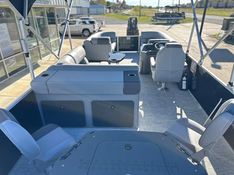 Slide: The Image of Bennington 23 SS 2025 - 3