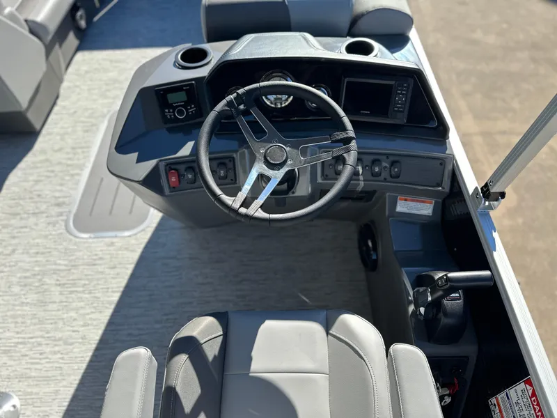 Slide: The Image of Bennington 23 SS 2025 - 4