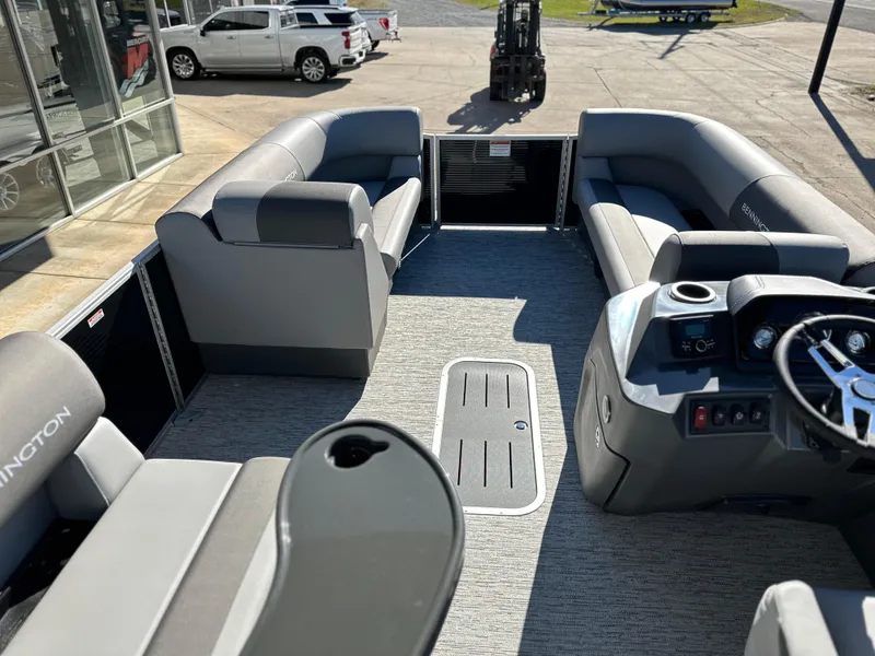 Slide: The Image of Bennington 23 SS 2025 - 5