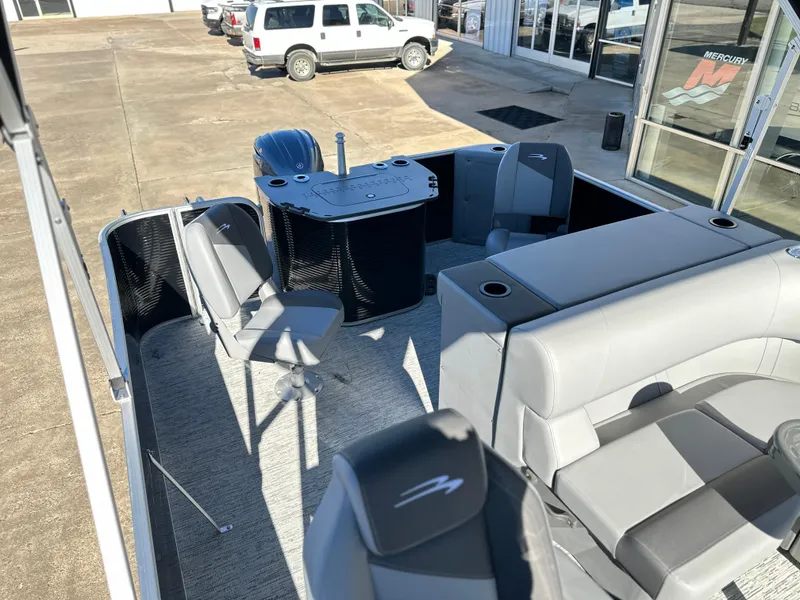 Slide: The Image of Bennington 23 SS 2025 - 7