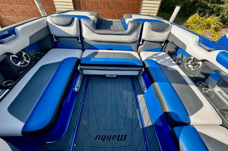 Slide: The Image of Malibu M235 2017 - 11