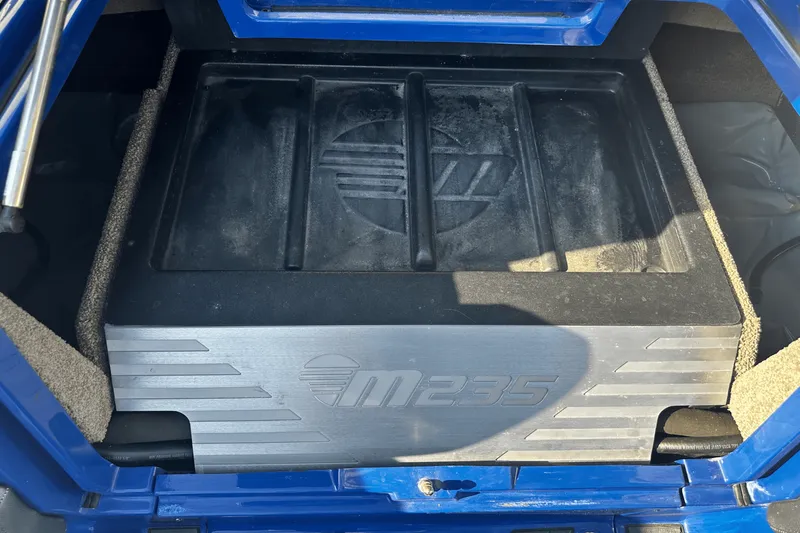 Slide: The Image of Malibu M235 2017 - 29