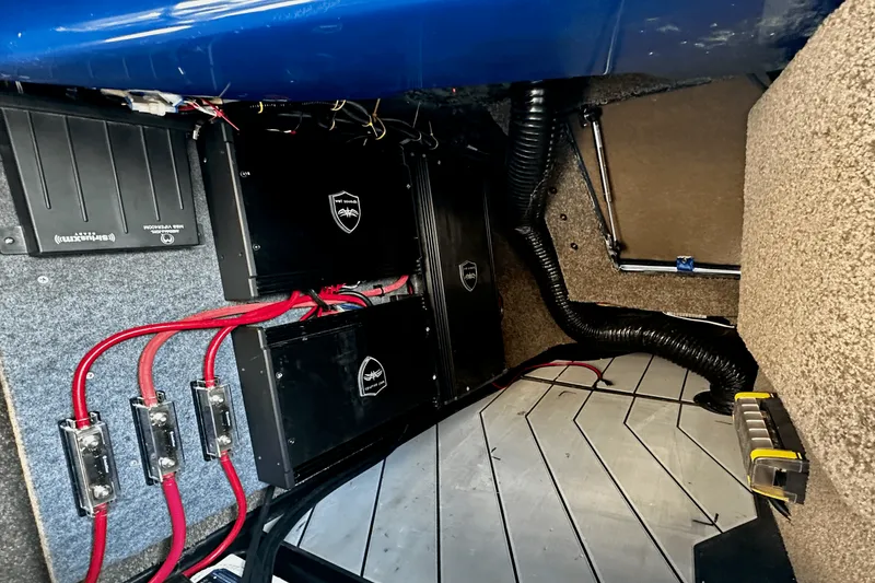 Slide: The Image of Malibu M235 2017 - 32